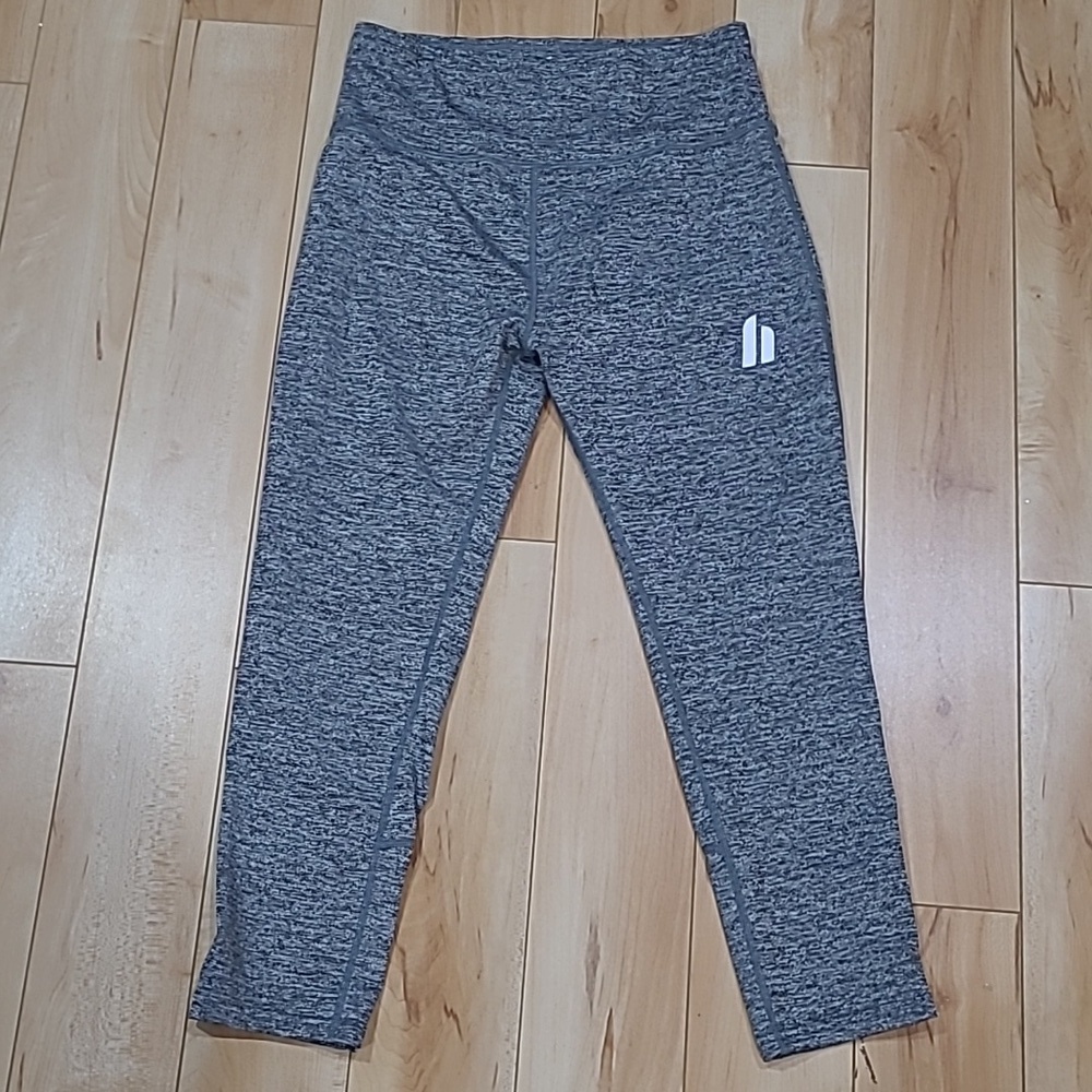 Hypr women's medium capris